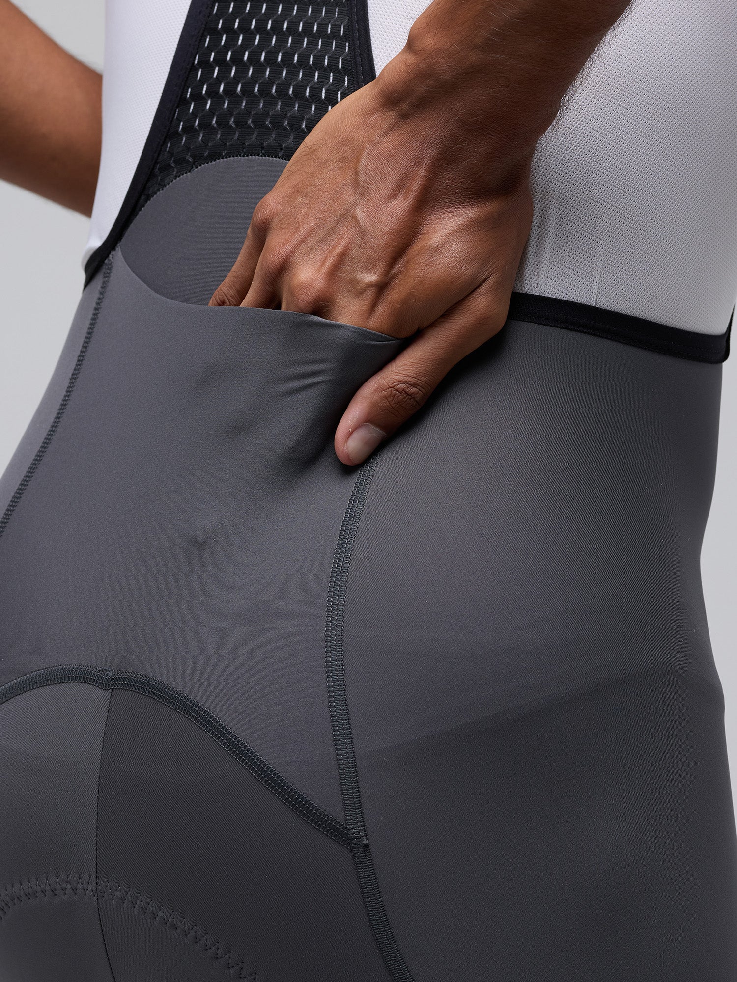 MEN'S MC CARGO BOOST BIB SHORTS - CHARCOAL